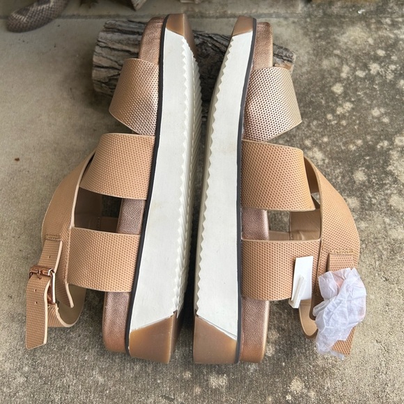 JANE AND THE SHOE Harper tan & rose gold Sandals w/buckle closure NWOB Sz-6.5. P - Picture 4 of 11